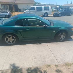2000 Ford Mustang