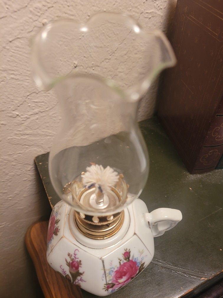VIntage NEW oil Lamp,  hand Painted Perfect  Condition Just Been Stored