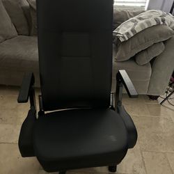 Heavy Duty Desk/media/movie Chair