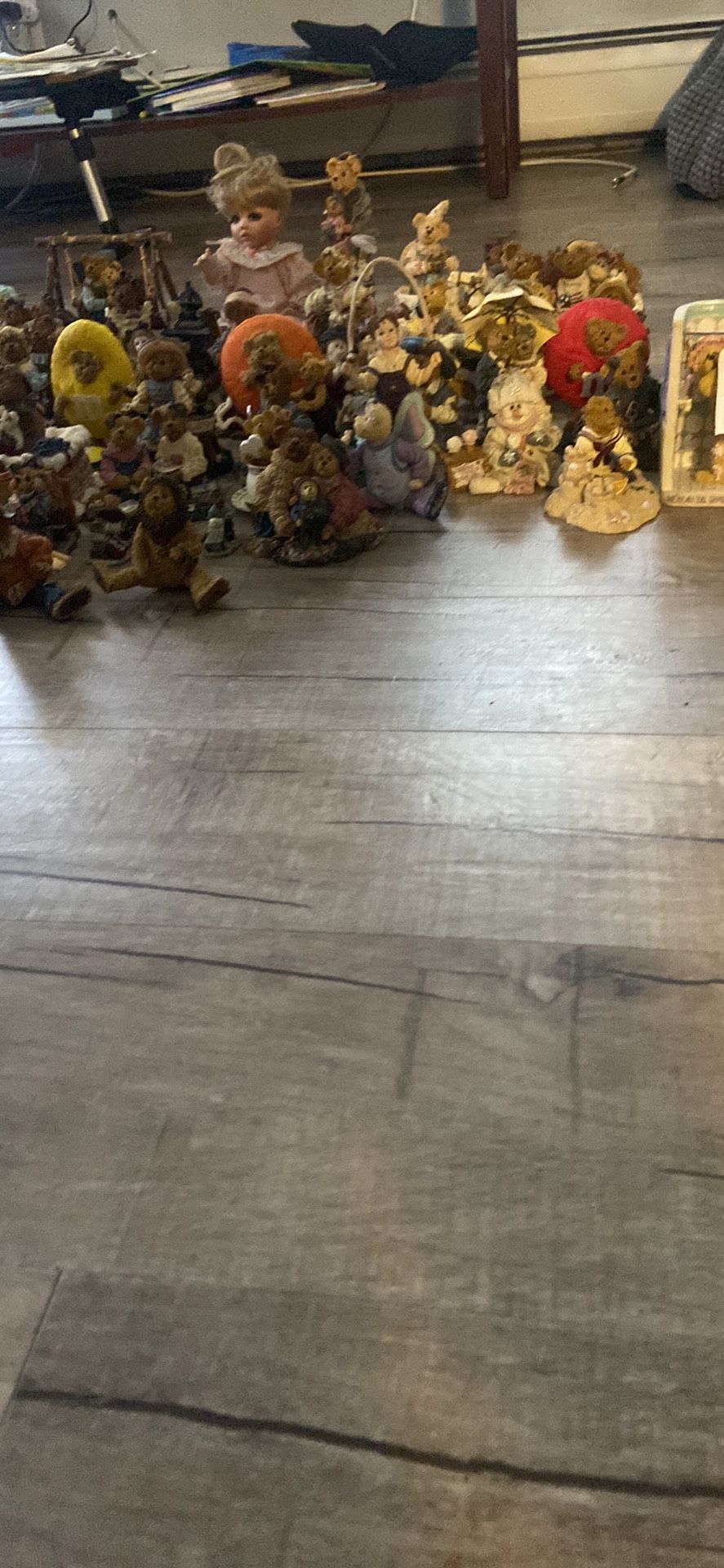 Boyd’s Bear Collection With Showcase