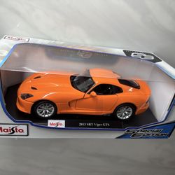 Maisto Special Edition 1:18 2013 Dodge SRT Viper GTS, Orange - NEVER BEEN OPEN