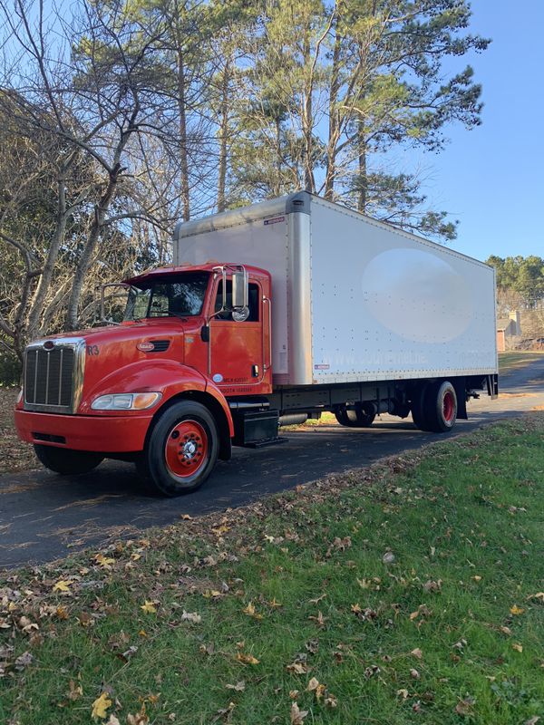 2013 Peterbilt 26 foot box truck with a lift gate $19500 firm for Sale