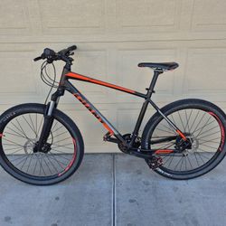 GIANT TALON 3 MOUNTAIN BIKE (LARGE FRAME)