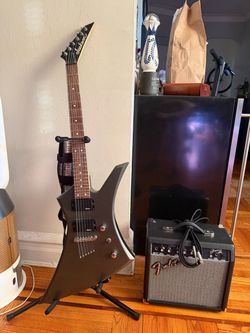 Like new Jackson JS Series Kelly with amp and stand