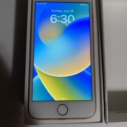 Apple iPhone 8 unlocked T-Mobile AT&T metro cricket and more 64 gb gold like new condition  Condition of battery 100 💯  iPhone 8 unlocked 64 gb  colo