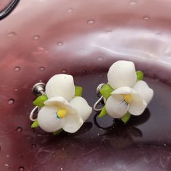 Vintage 1950's Handmade Seashell Silver T-Screw Clip-On Earrings Dogwood Flower
