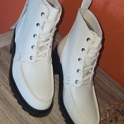 Amazon essentials Boots