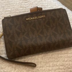 Michael Kors Signature Adele Double Zip Smartphone Wallet