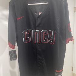 Cincinnati Reds De La Cruz City Connect  jersey In Memory Of Pete Rose on the sleeve 