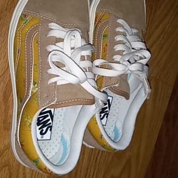 New Excellent Condition Fall Colors 7.5 Women 6 Men