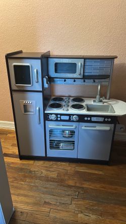 Kitchen set with pans and food