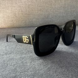 Dolce &Cabbana Sunglasses & Comes With Case 