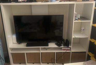 Entertainment center