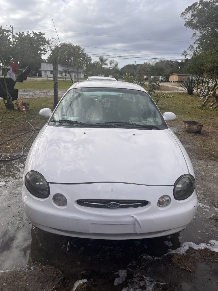 1999 Ford Taurus