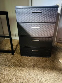 Plastic storage container
