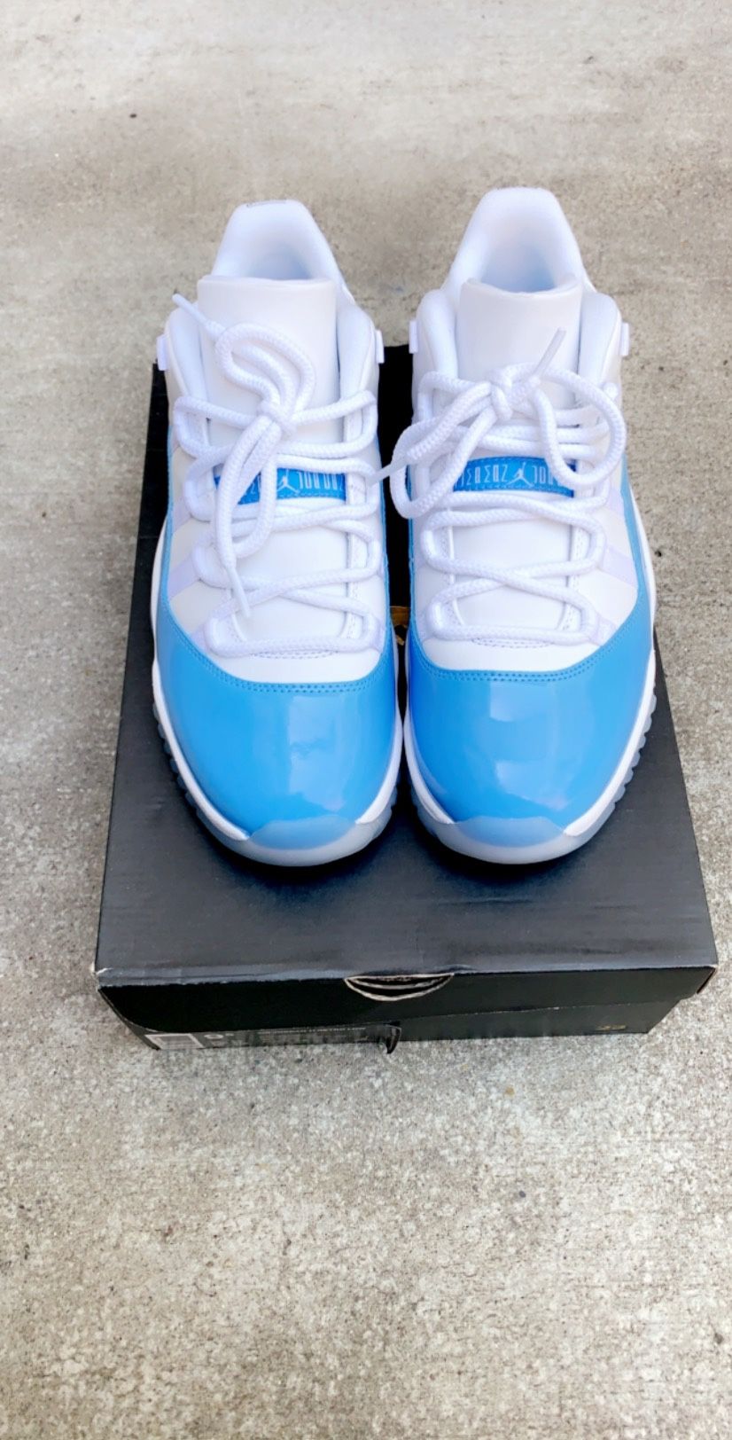 Jordan XI low university blue size 9.5 (no trades)