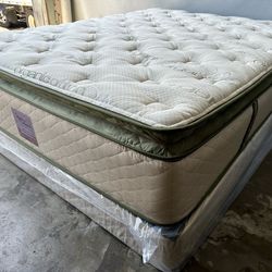 14in King Size Elite Organic Superior Hybrid Gel Memory Foam Pillow Top Mattress and Boxspring