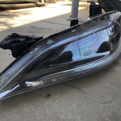 2015 Chrysler 200 Headlight (driver Side)