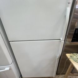 Top Freezer Refrigerator 