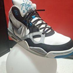 AIR NIKE  FLIGHT 2013.   . SZ 11