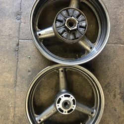 Front and rear wheels 2000 Suzuki GSXR600