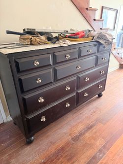 Beautiful Solid 11 drawer Dresser