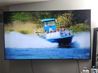 SAMSUNG 82" Class 4K Crystal UHD (2160P) LED Smart TV with HDR UN82TU7000