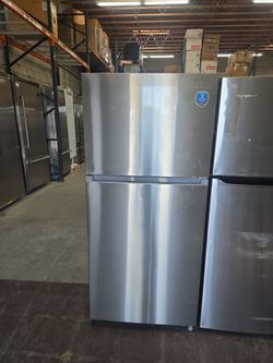 Midea Fingerprint Resistant 18.1-cu ft Standard-Depth 30-in Wide Top-Freezer Refrigerator ( Stainless Steel ) Garage Ready ENERGY STAR Certified