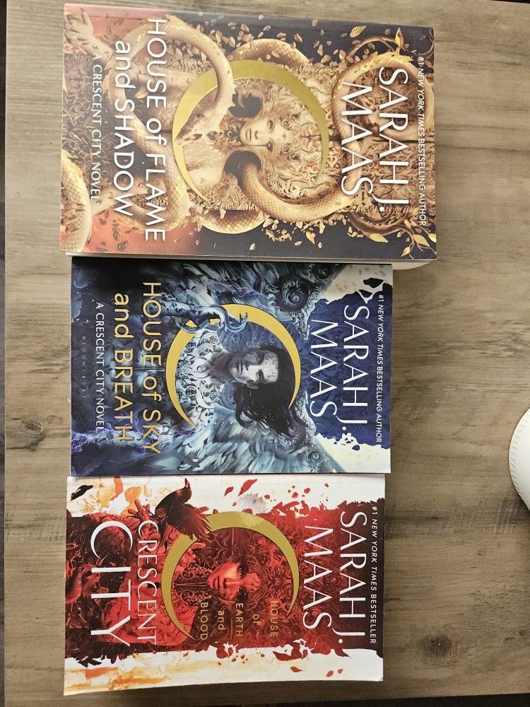 Sarah J Maas Crescent City Series