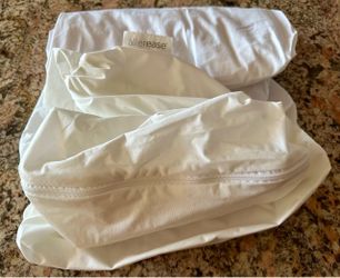 American Textile Company Protective Twin Size WaterProof Mattress Encasement is a vinyl cover designed to protect your mattress from spills, stains, a