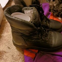 Ladys Black Snow Boots Size 7 
