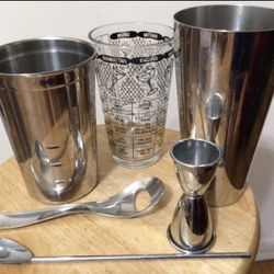  -VTG LOT-STAINLESS STEEL AND GLASS  BAR DRINK-WARE