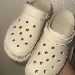 WOMENS CROCS SIZE 9