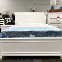 New White Queen Bed
