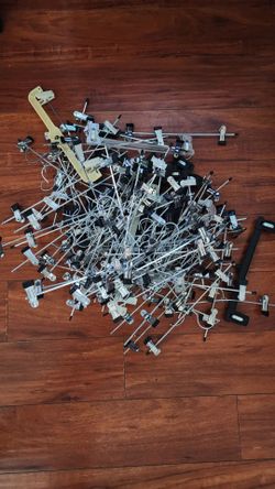 90 pieces Metal skirt and trouser clip hangers Retail Quality