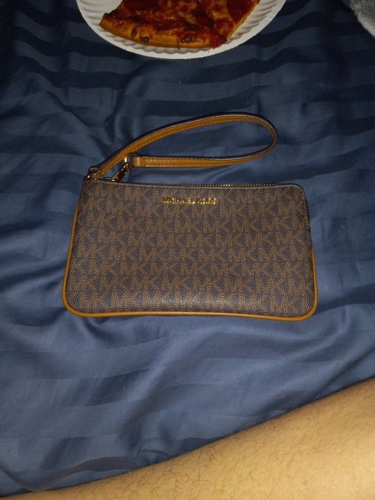 Micheal Kors Wristlet