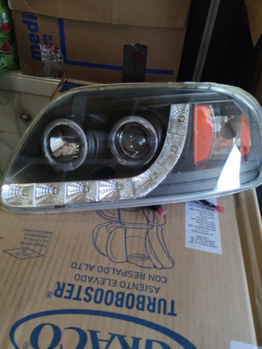 2000 Ford Expedition Headlights