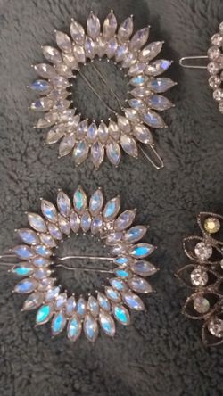 SPARKLY CRYSTAL HAIR CLIPS
