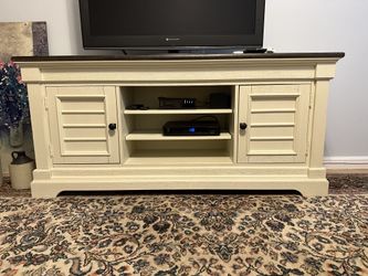 2 piece Bob’s Furniture Laurel entertainment set( Entertainment Set With End Table)