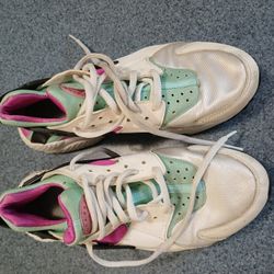 Nike Huarache Running Shoes.  Size 9