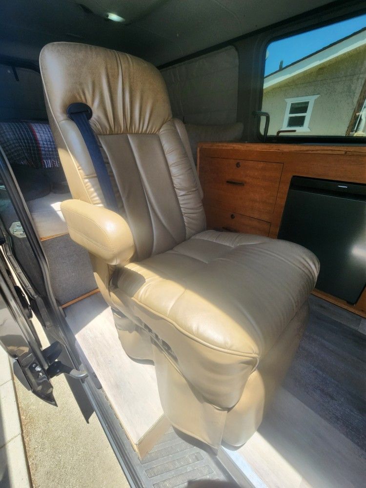 Van Seating Couch And Captains Chairs