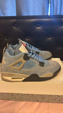 Air Jordan 4 university blue