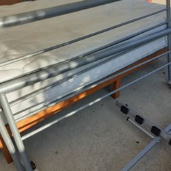 Cama De Metal Nueva Queen