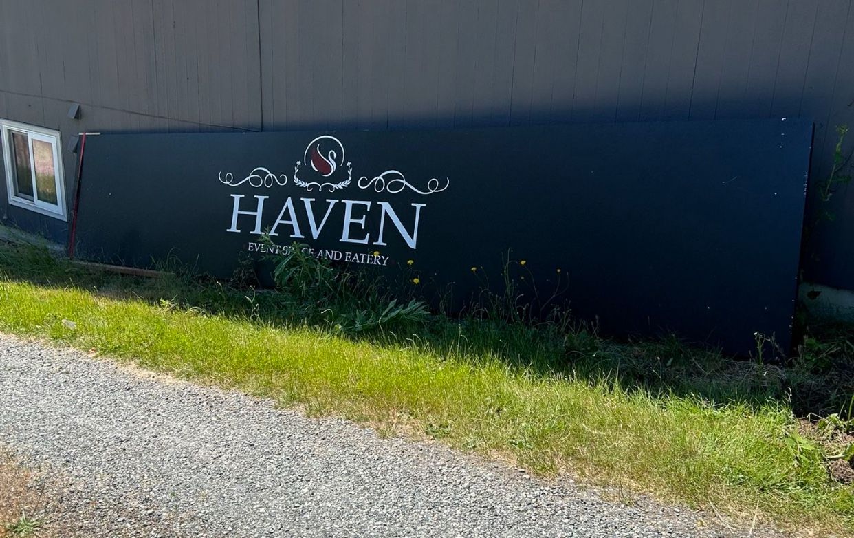 Commercial heavy-duty sign