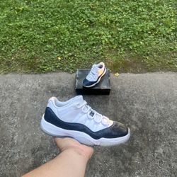 Jordan 11 Low Snakeskin Navy 