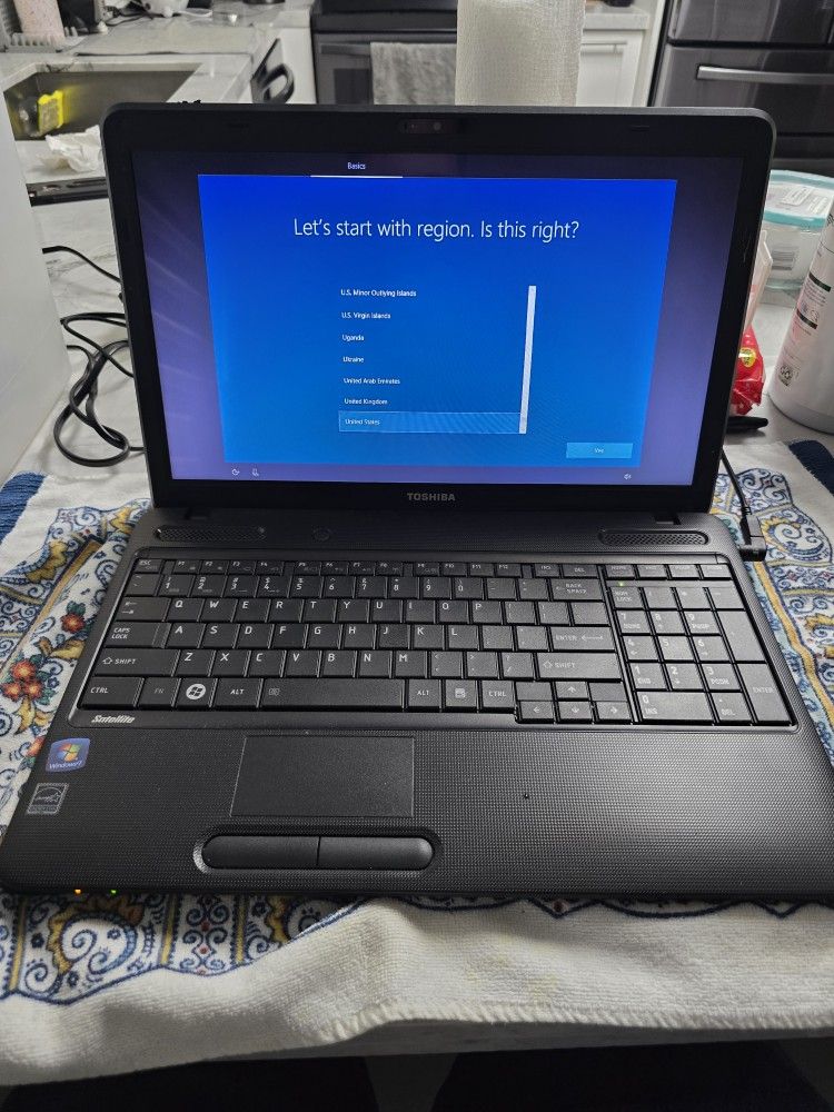 Toshiba Satellite Laptop (TESTED WORKING AND RESET)