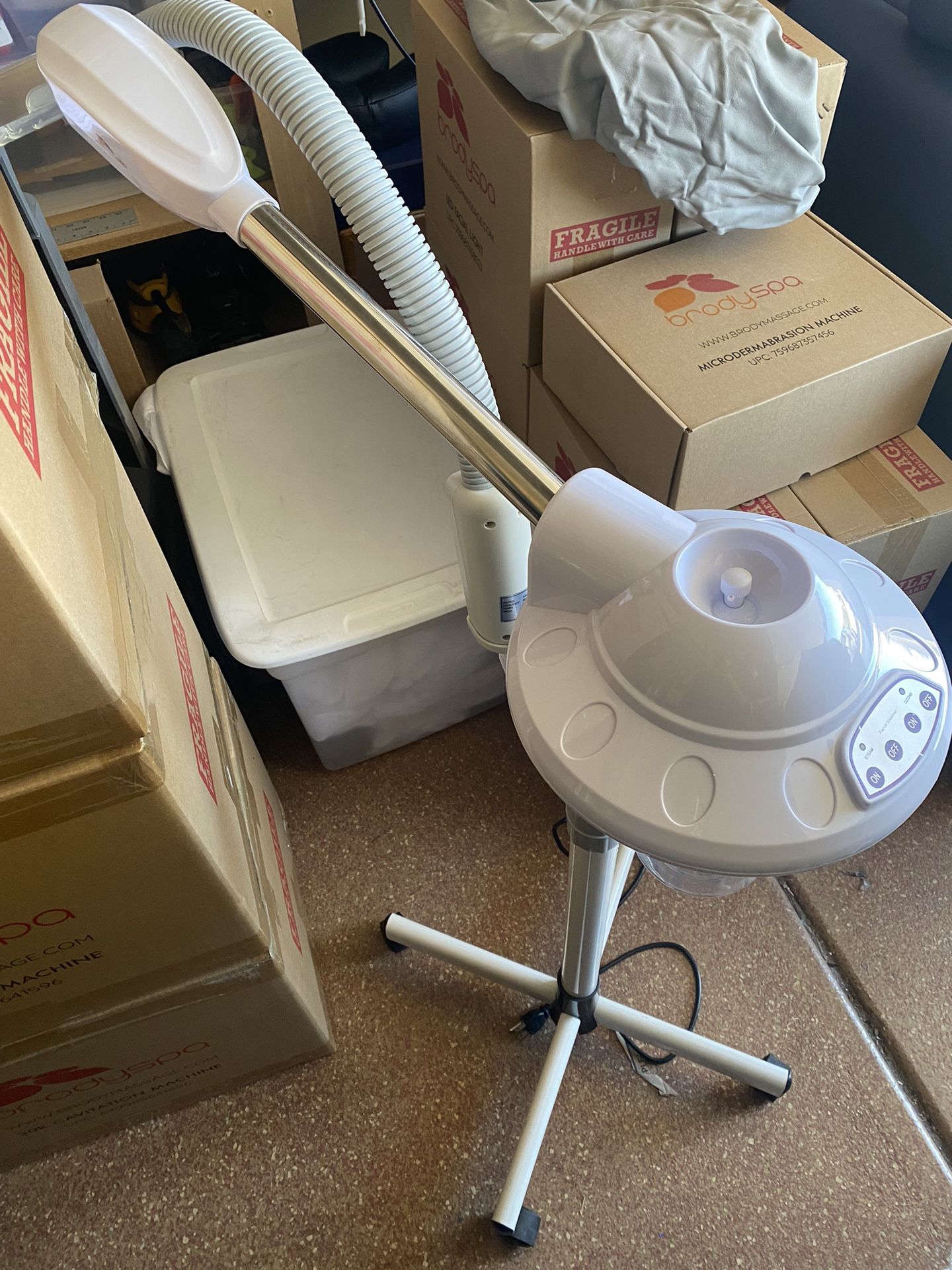 Facial Steamer And Maglamp