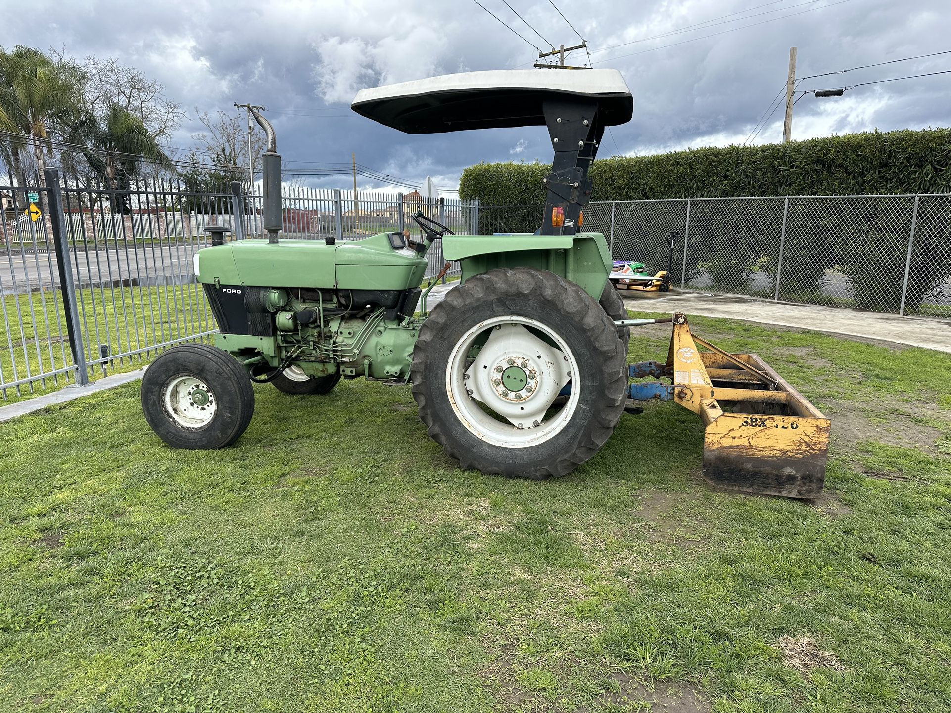 Ford 4630 Diesel Tractor With Scraper Box 