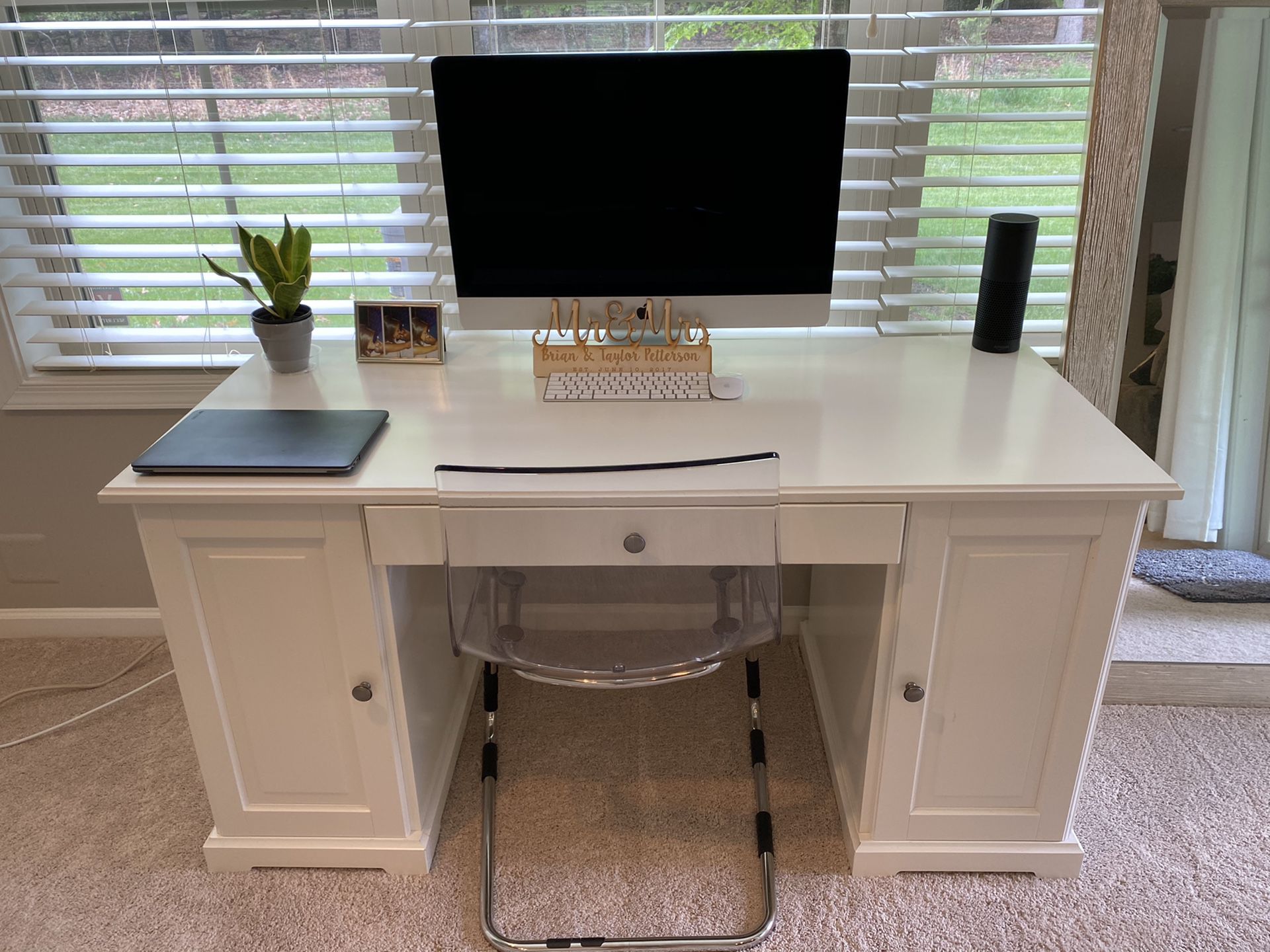 White desk with Acrylic chair