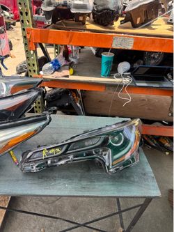 Toyota Corolla left USED OEM HEADLIGHT (2020-2023)